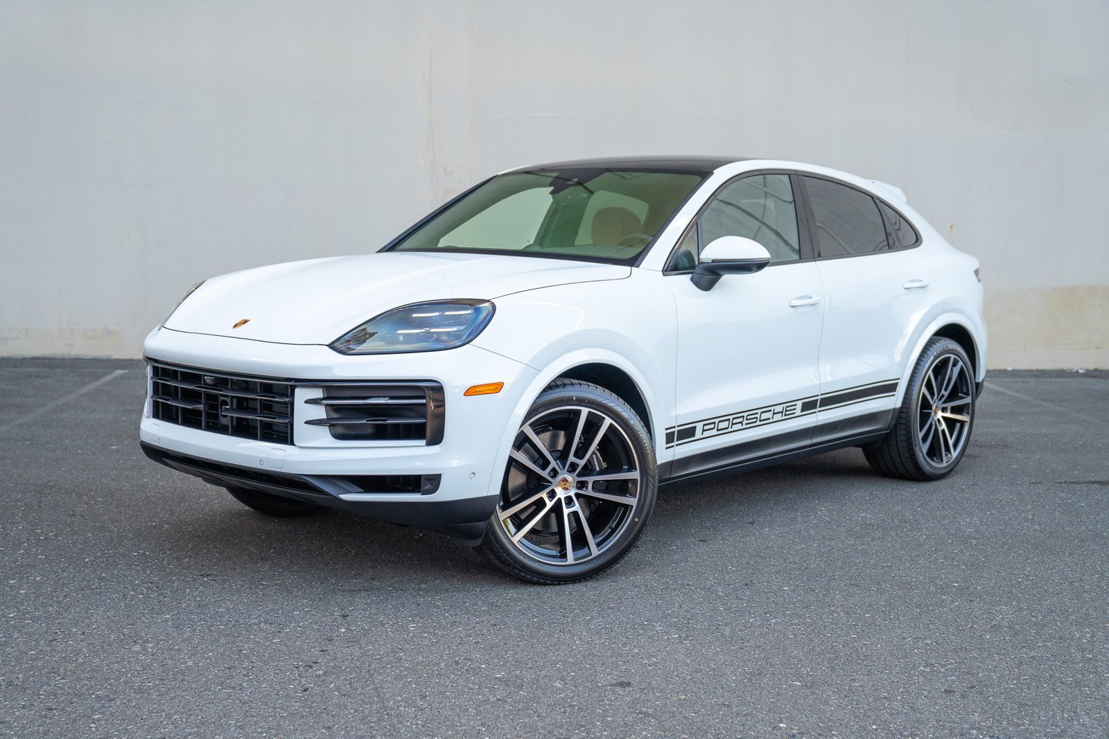 Certified 2025 Porsche Cayenne Coupe AWD/4WD image 1
