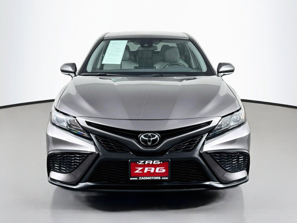 Used 2022 Toyota Camry SE FWD image 8