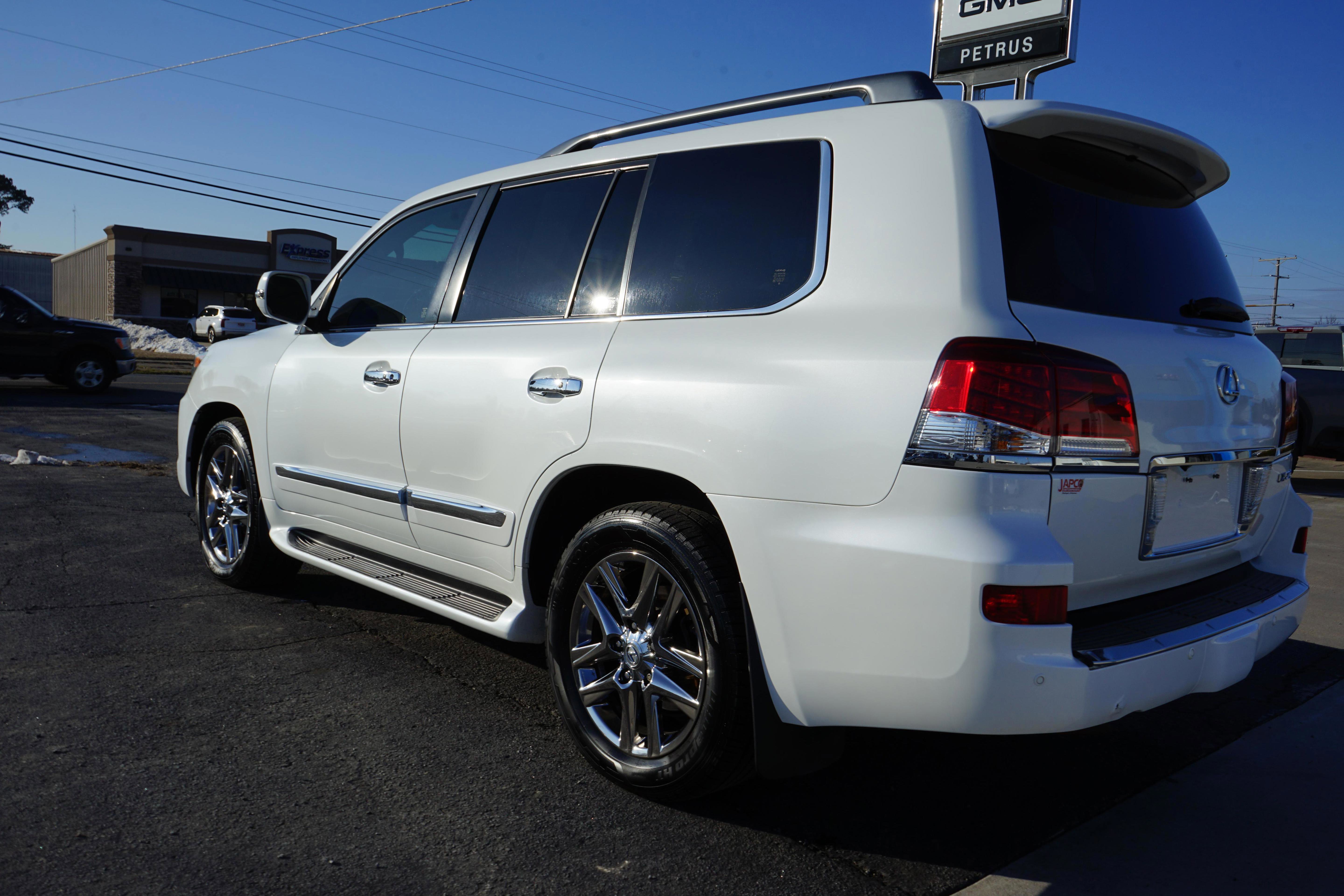 Used 2014 Lexus LX 570 4WD image 3