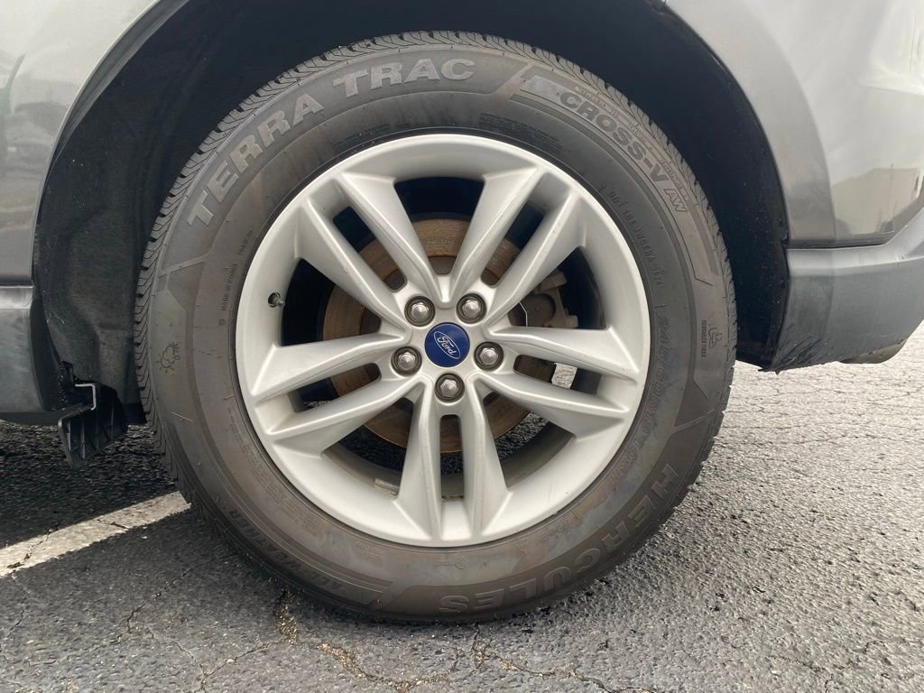 Used 2015 Ford Edge SEL image 10