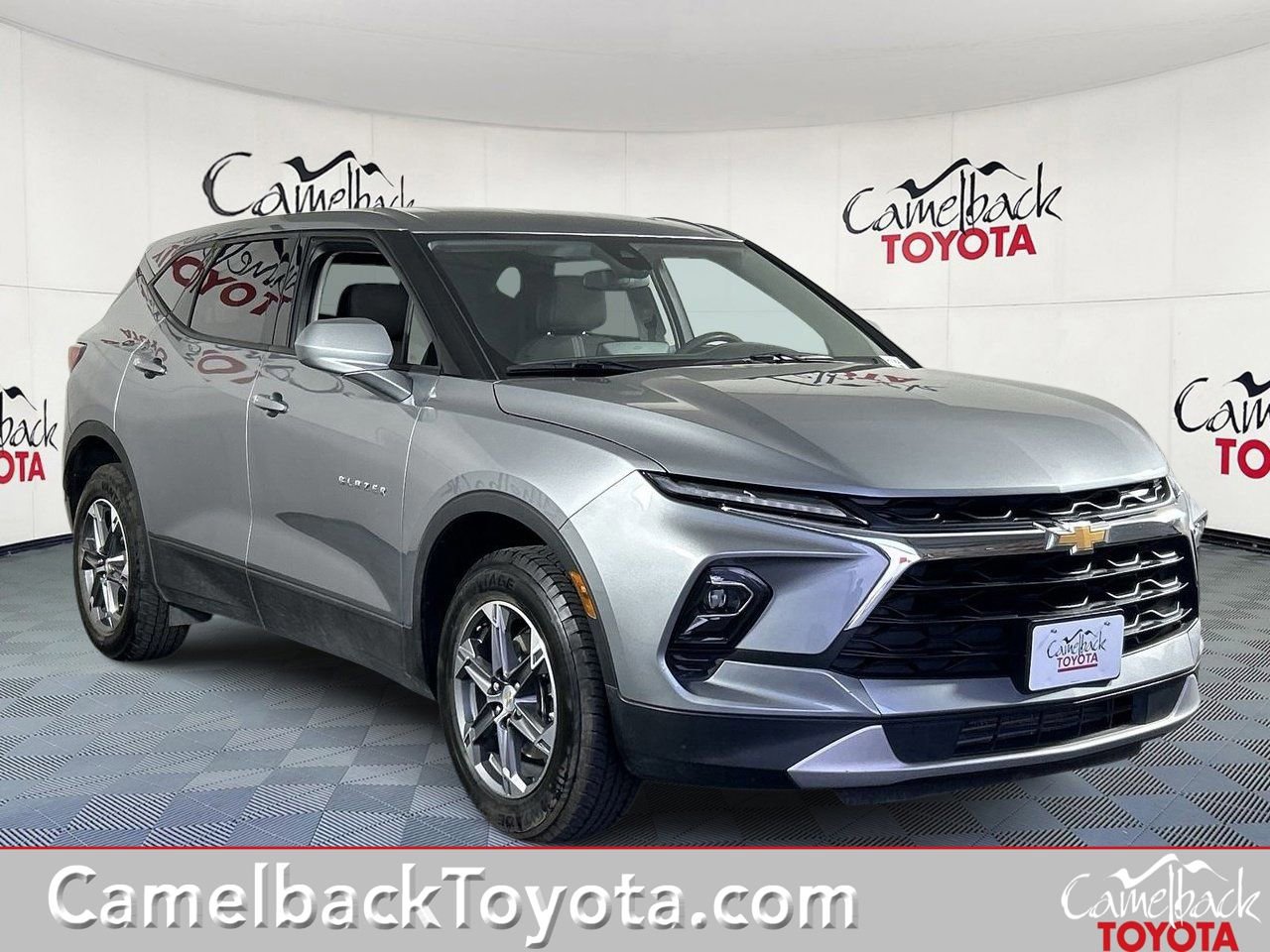Used 2025 Chevrolet Blazer LT FWD image 1