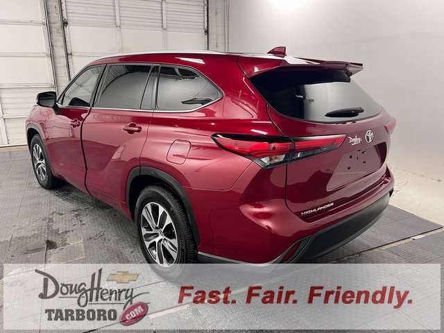 Used 2022 Toyota Highlander XLE image 6