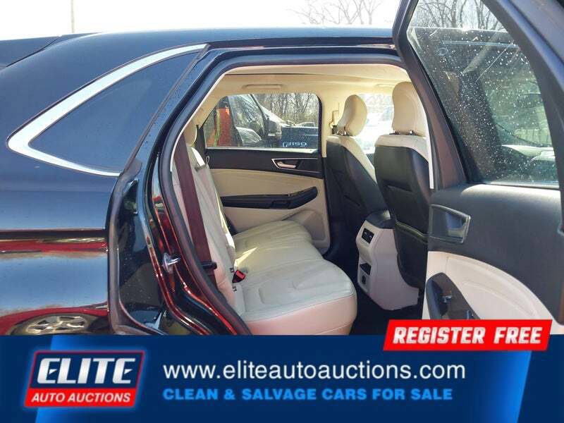 Used 2018 Ford Edge Titanium AWD/4WD image 16