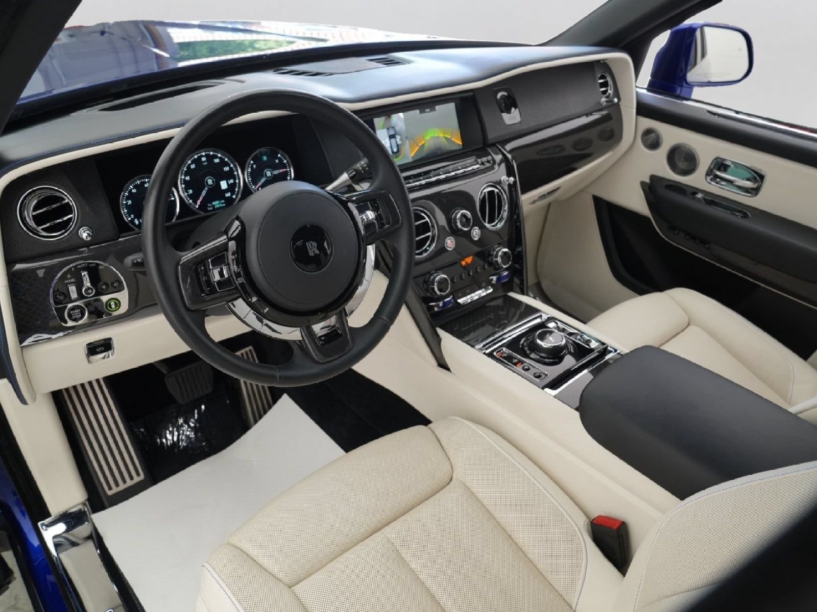 Certified 2021 Rolls-Royce Cullinan Black Badge AWD/4WD image 19