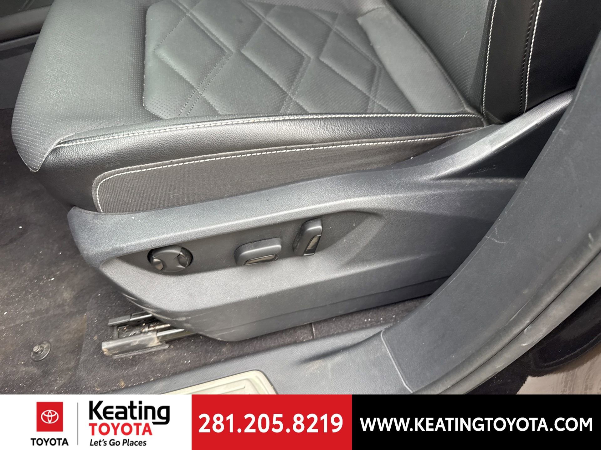 Used 2025 Volkswagen Atlas SE image 14