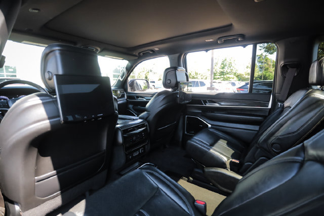 Used 2022 Jeep Wagoneer Series III w/ Premium Group I AWD/4WD image 78