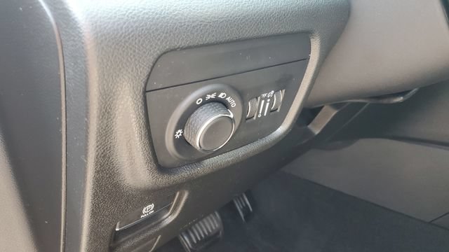 Used 2023 Jeep Grand Cherokee Laredo w/ Luxury Tech Group I AWD/4WD image 8