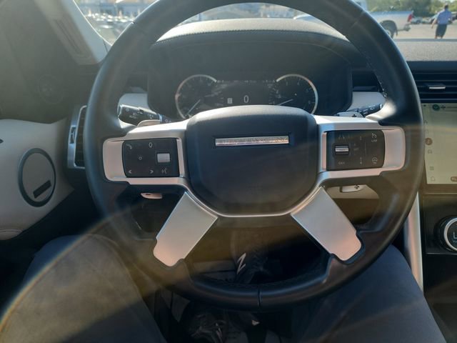 Used 2023 Land Rover Discovery S image 19