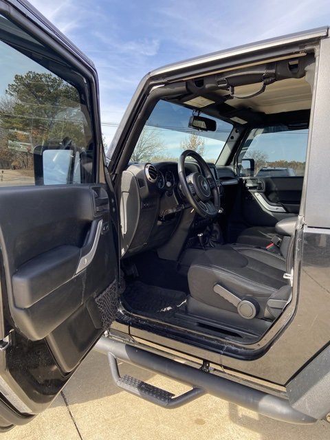 Used 2018 Jeep Wrangler Rubicon w/ Power Convenience Group image 12