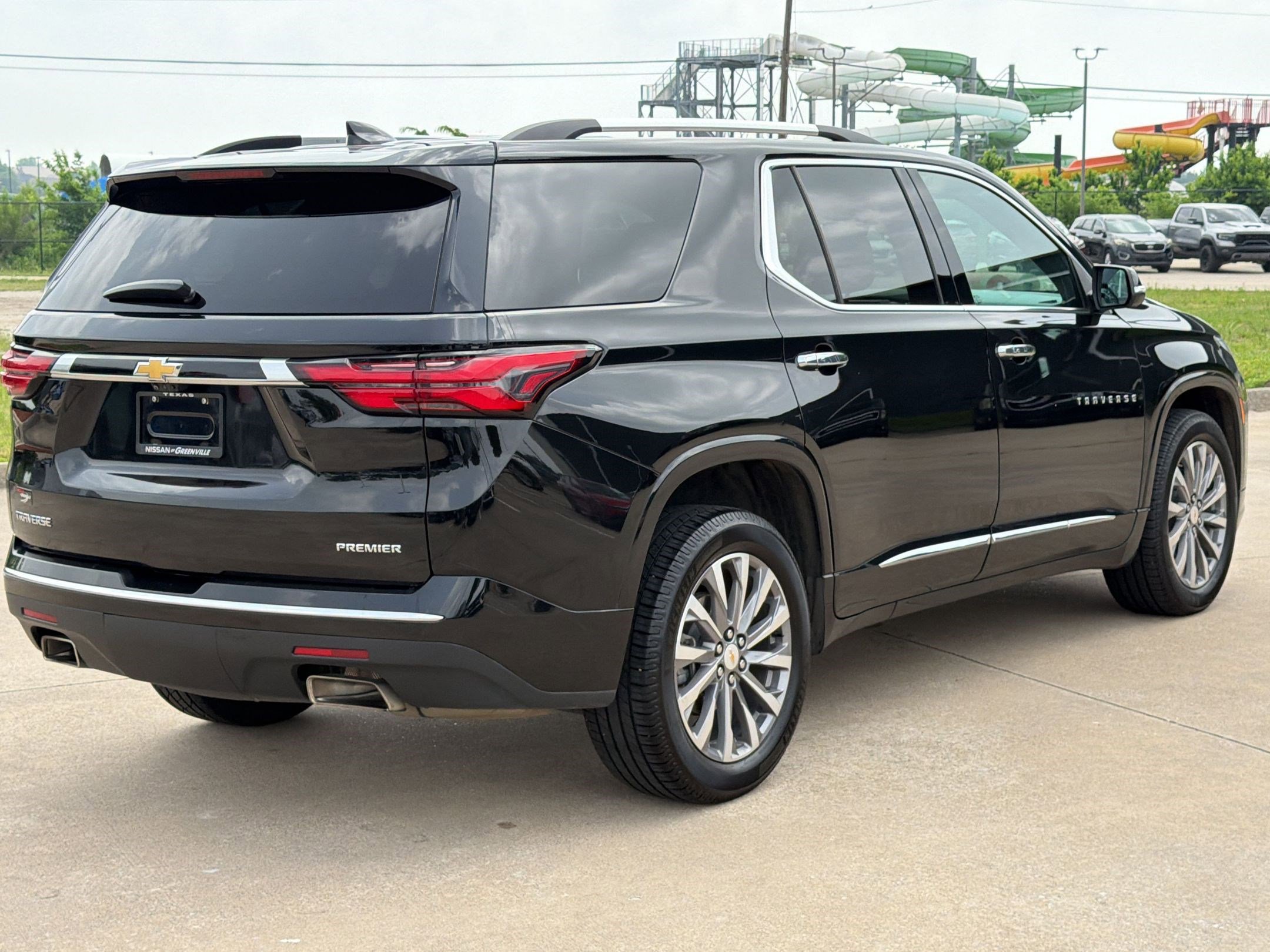 Used 2023 Chevrolet Traverse Premier FWD image 9