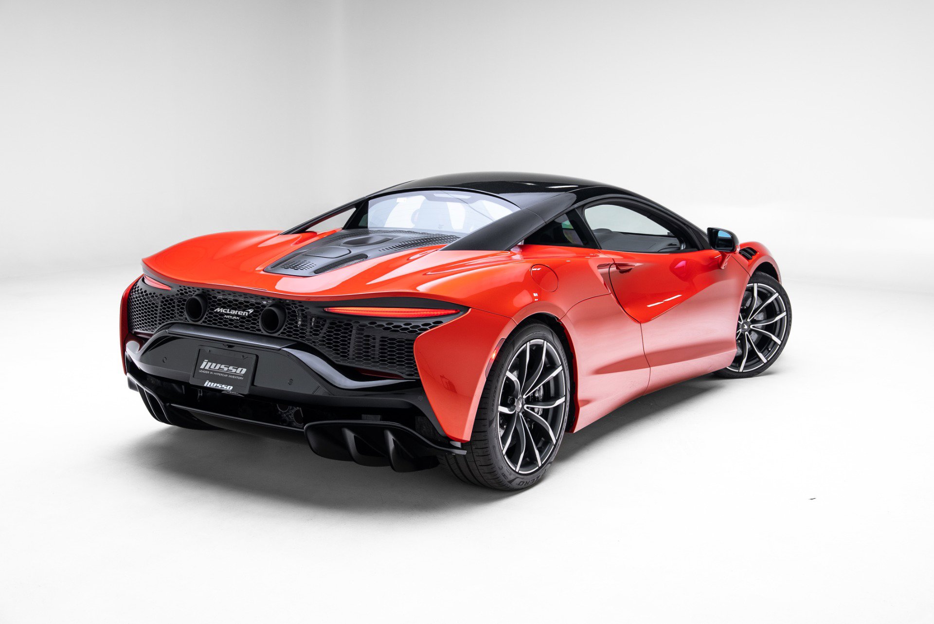Used 2024 McLaren Artura image 40