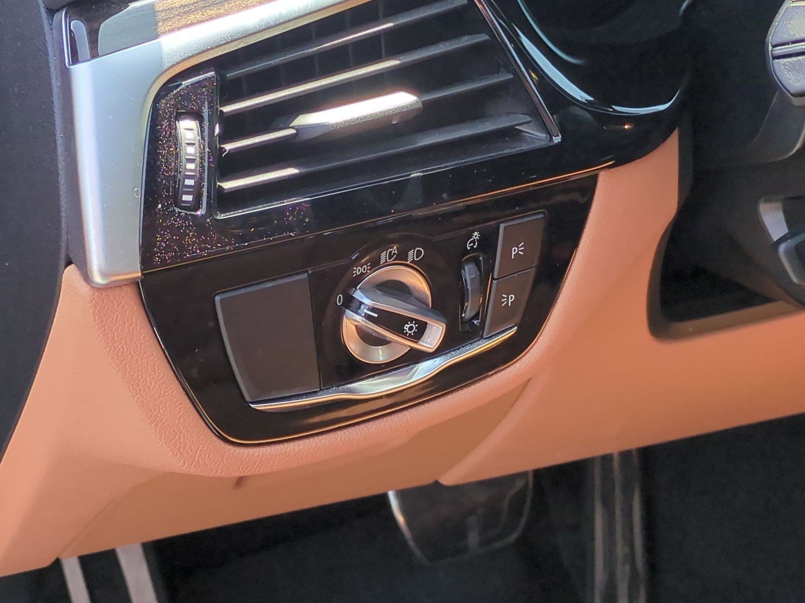 Certified 2023 BMW 530e w/ M Sport Package RWD image 17