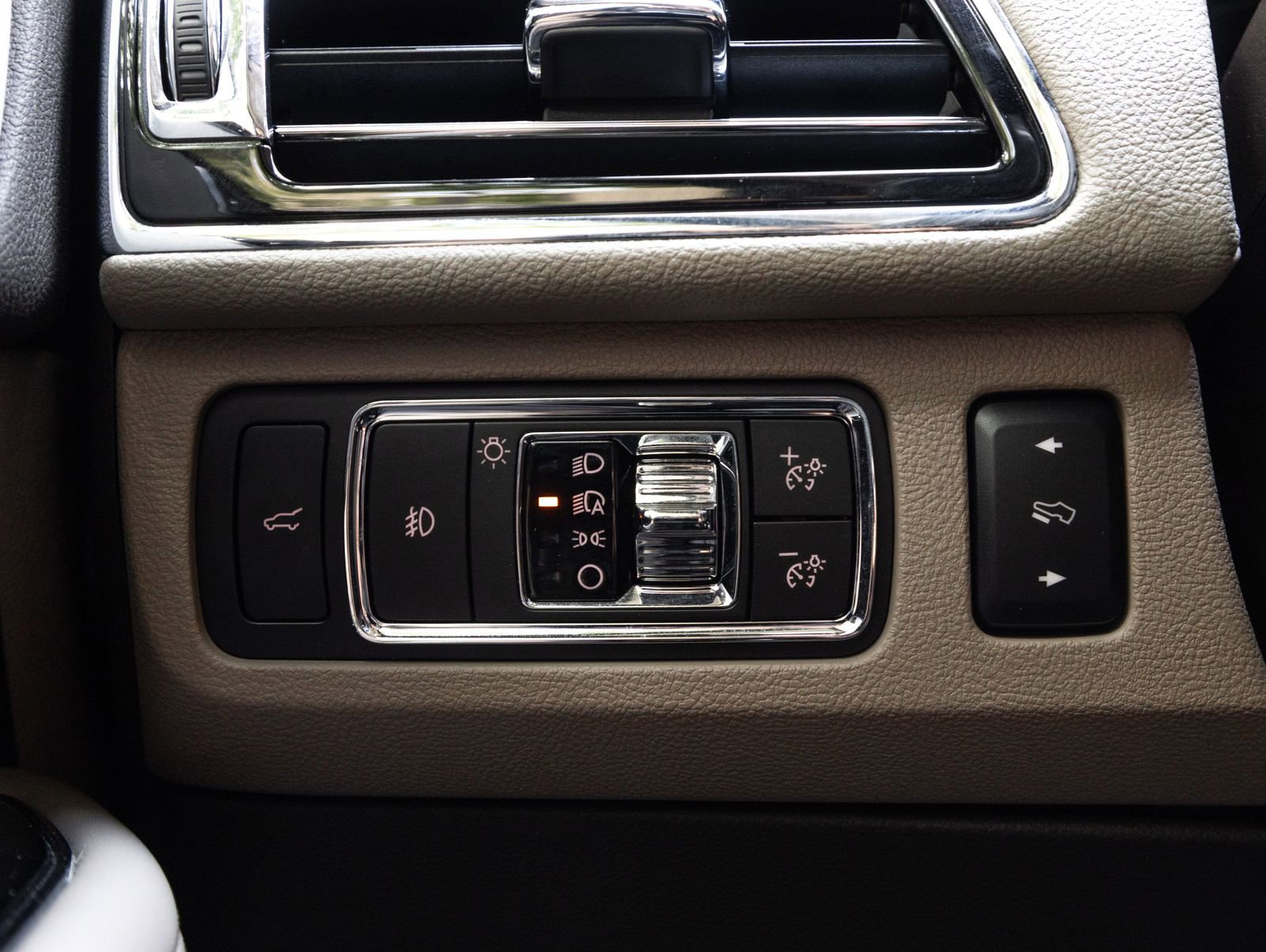 Used 2022 Lincoln Navigator L Reserve AWD/4WD image 19