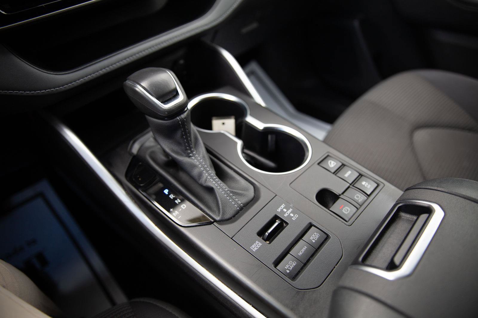 Used 2024 Toyota Highlander LE image 17