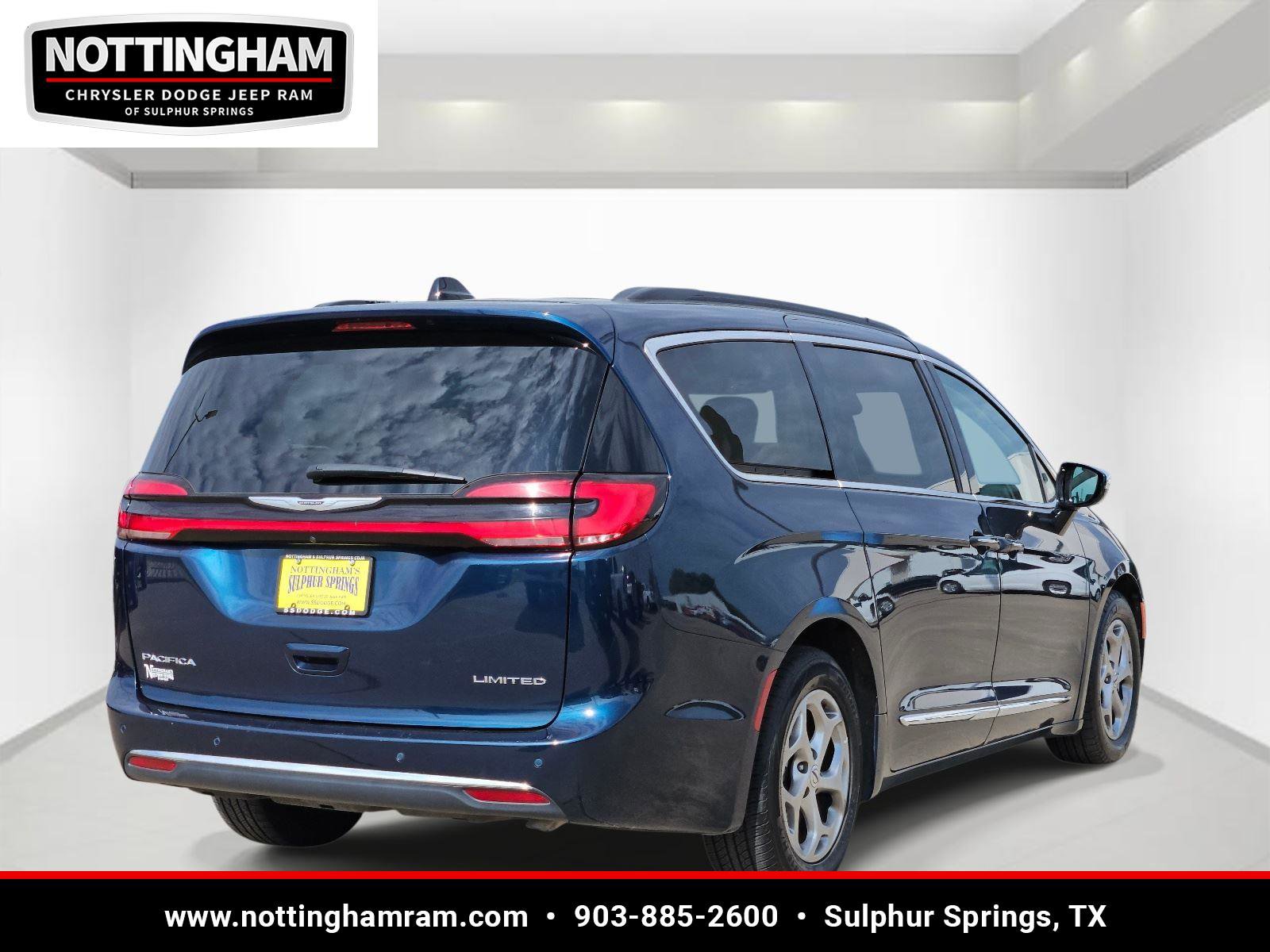 Used 2023 Chrysler Pacifica Limited image 4