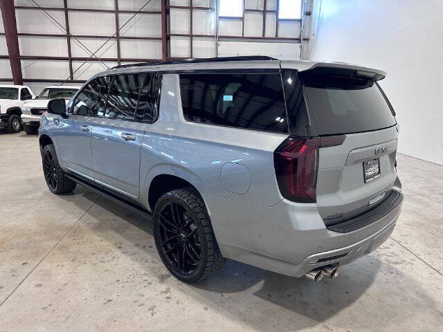 Used 2023 GMC Yukon XL Denali w/ Denali Reserve Package AWD/4WD image 9