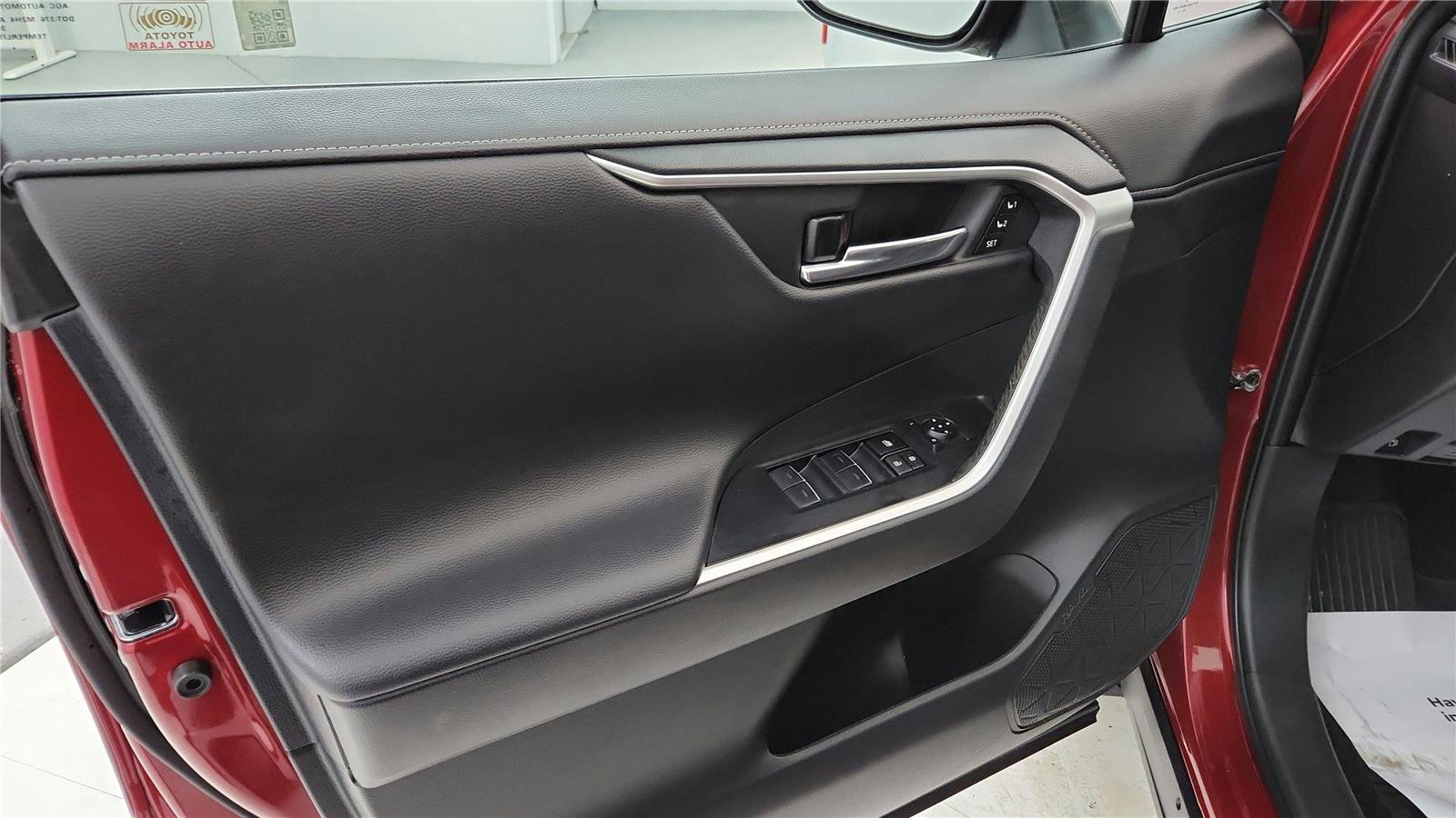 Used 2024 Toyota RAV4 Limited image 23