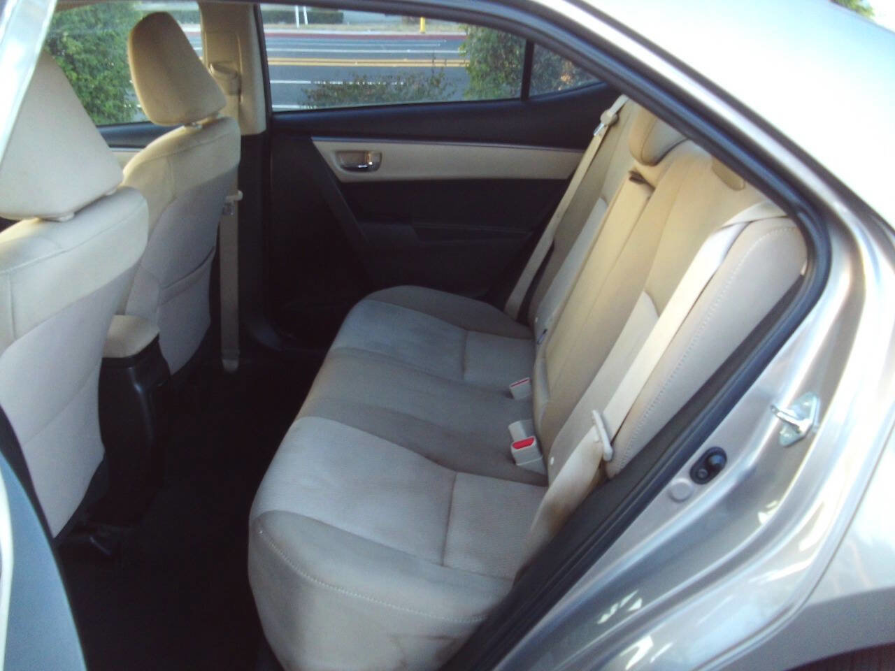 Used 2015 Toyota Corolla LE image 27