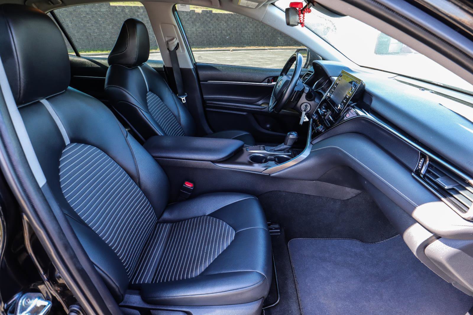 Used 2022 Toyota Camry SE FWD image 37