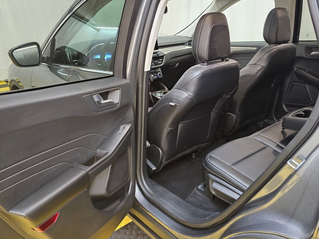 Used 2022 Ford Escape Titanium w/ Class II Trailer Tow Package image 15