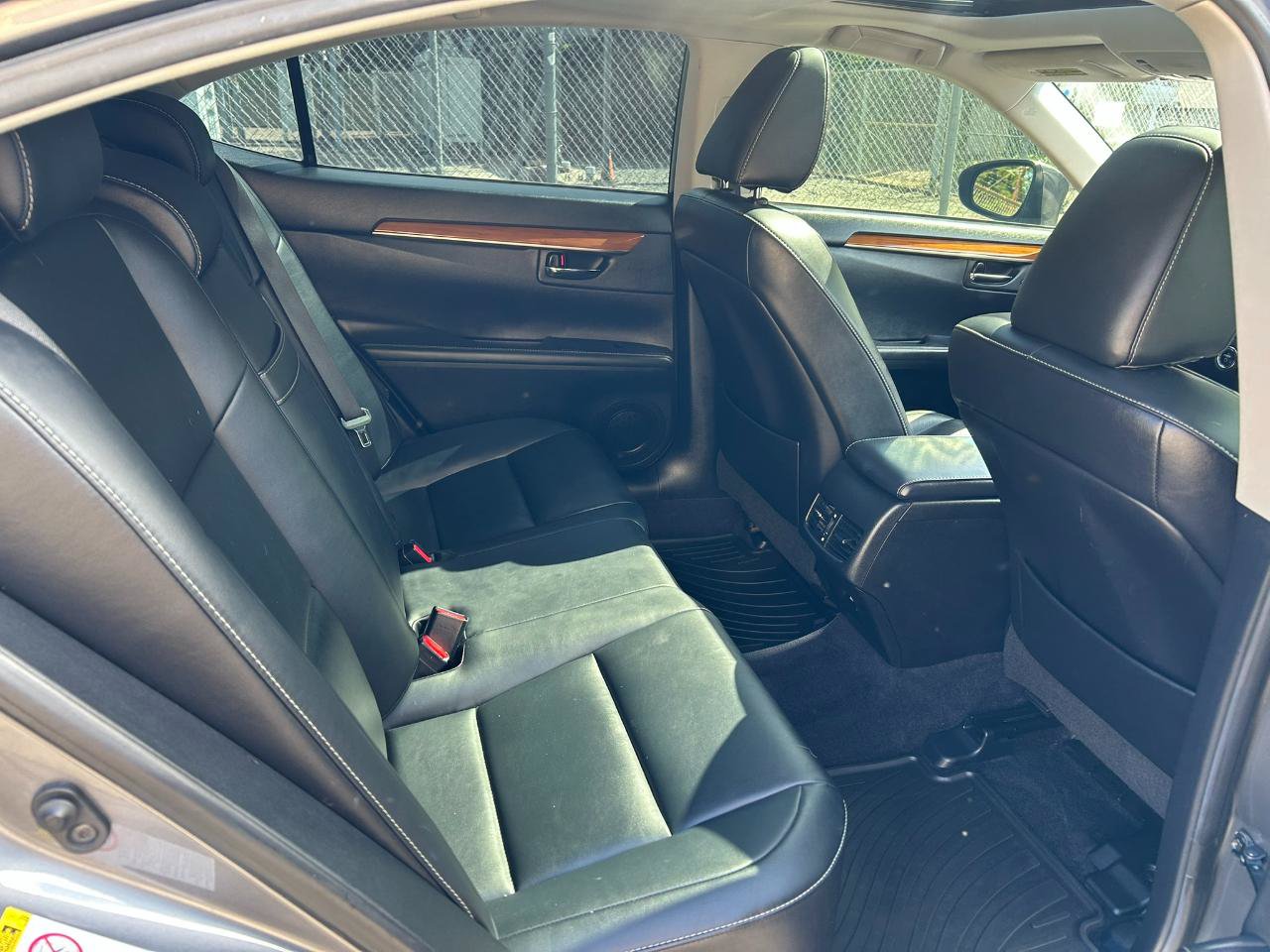 Used 2013 Lexus ES 300h w/ Premium Pkg FWD image 16
