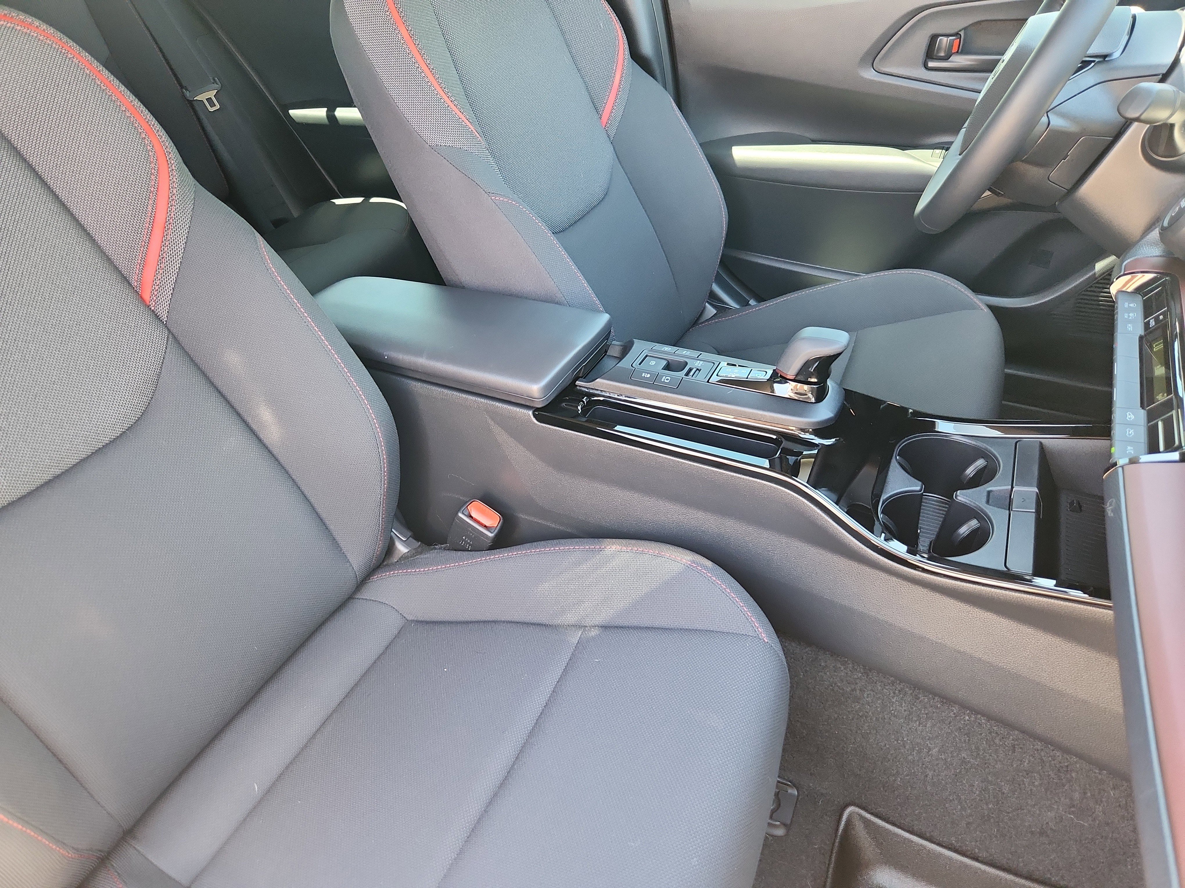 Used 2025 Toyota Prius Plug-In Hybrid FWD image 12