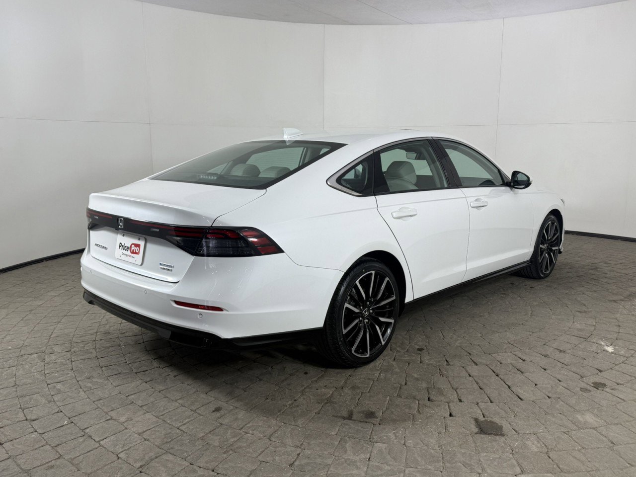 Used 2024 Honda Accord Touring image 9