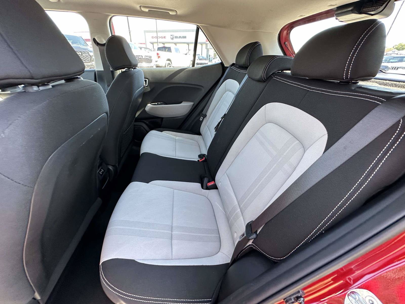 Used 2025 Hyundai Venue SEL FWD image 34