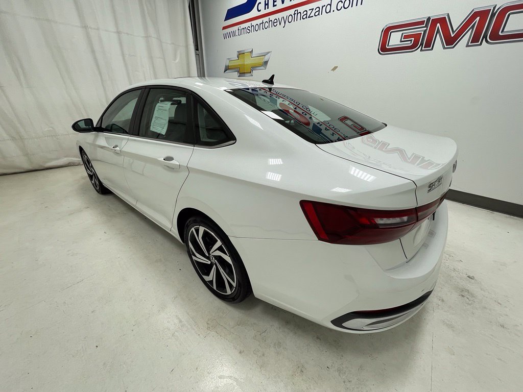 Used 2025 Volkswagen Jetta SEL FWD image 6