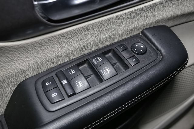 Used 2023 Chrysler Pacifica Touring-L FWD image 37