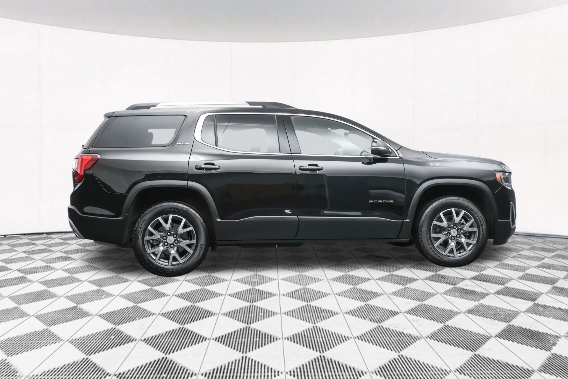 Used 2023 GMC Acadia SLE w/ Driver Convenience Package image 19