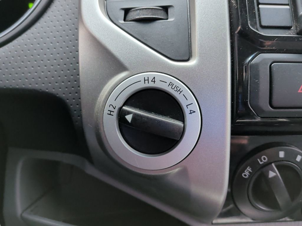 Used 2015 Toyota Tacoma 4x4 Access Cab V6 w/ TRD Sport Package image 26