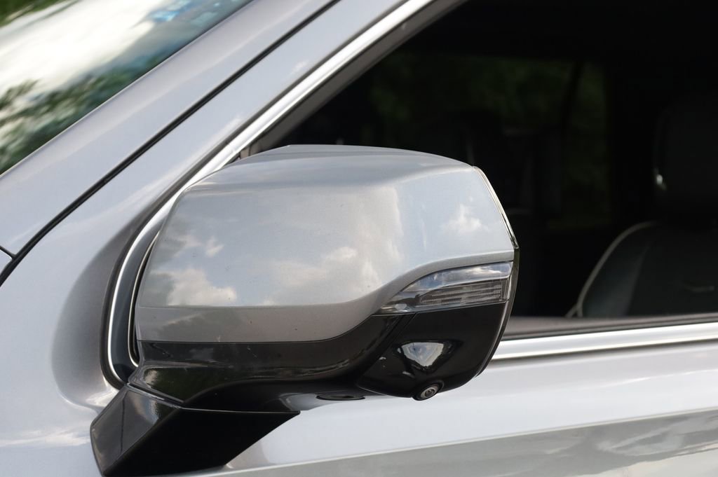 Used 2021 Cadillac Escalade Premium Luxury w/ LPO, Illumination Package image 22