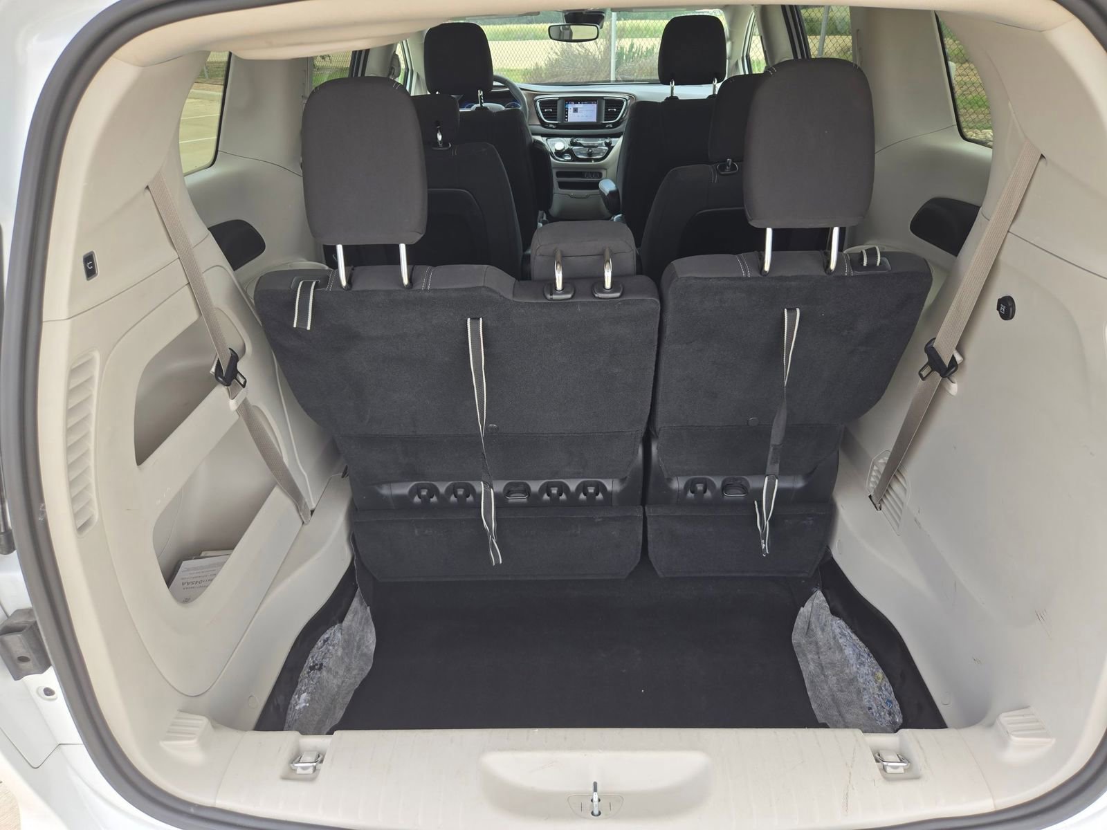 Certified 2023 Chrysler Voyager LX FWD image 22