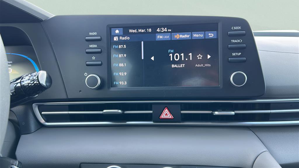 Certified 2025 Hyundai Elantra SE image 17