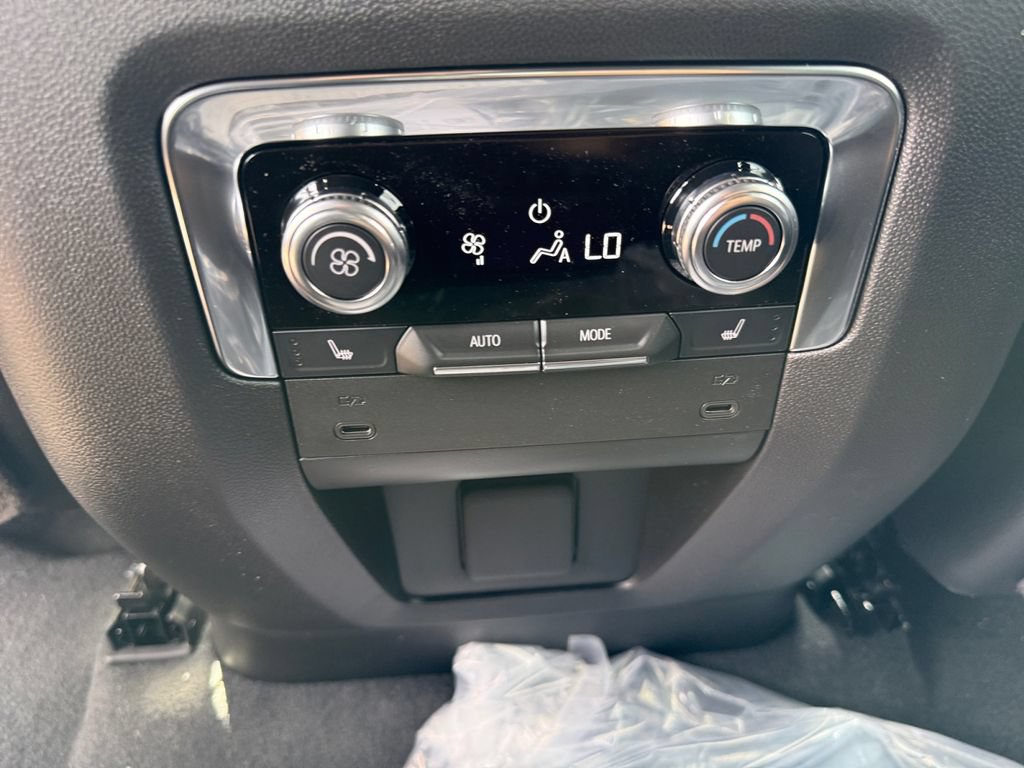 New 2026 GMC Yukon AT4 w/ AT4 Premium Package AWD/4WD image 37
