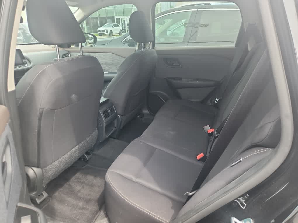 Used 2023 Nissan Rogue S AWD/4WD image 9