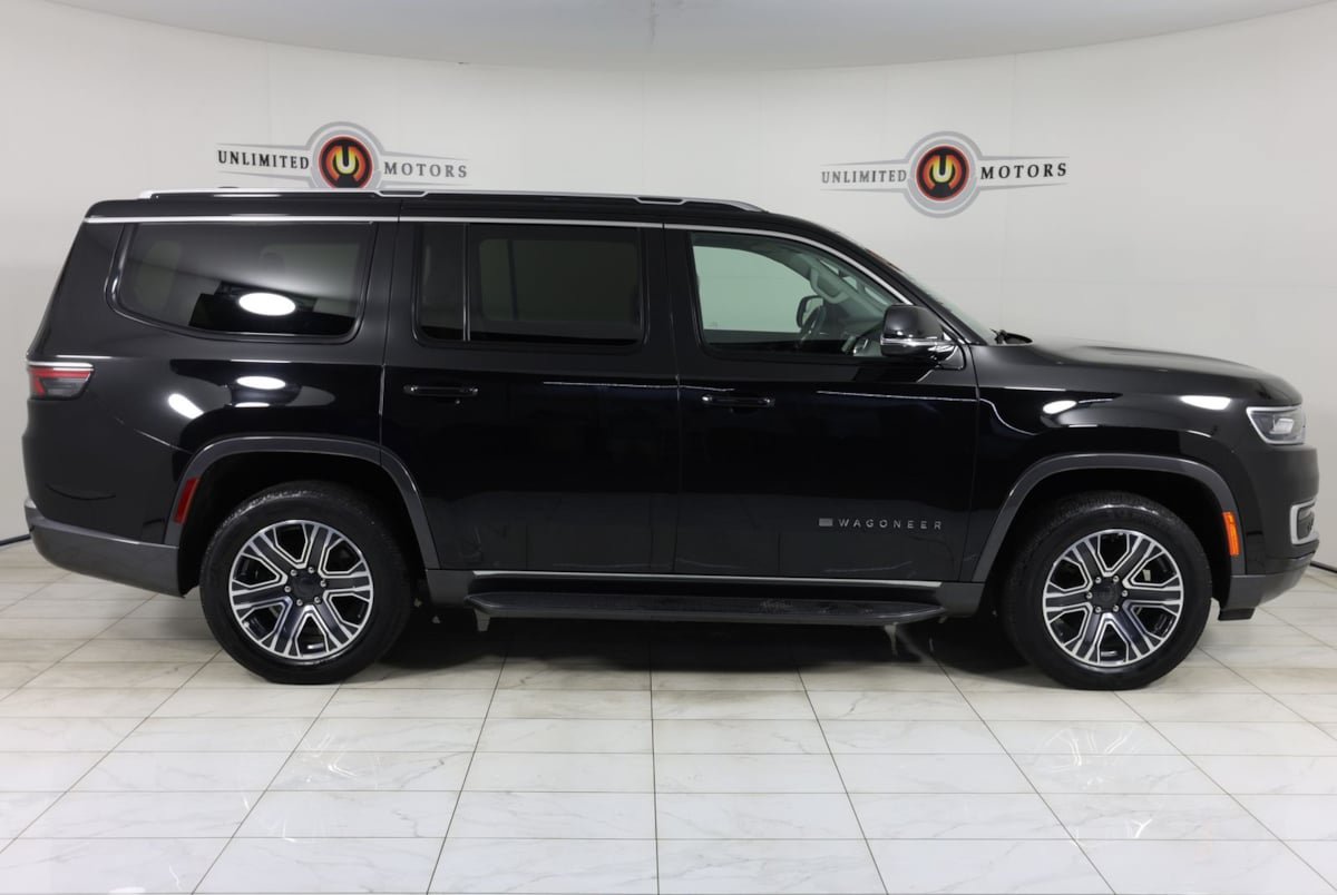 Used 2022 Jeep Wagoneer Series III AWD/4WD image 2