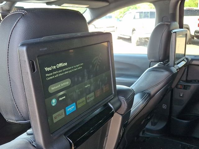 Used 2022 Chrysler Pacifica Touring-L w/ Uconnect Theater Family Group AWD/4WD image 9