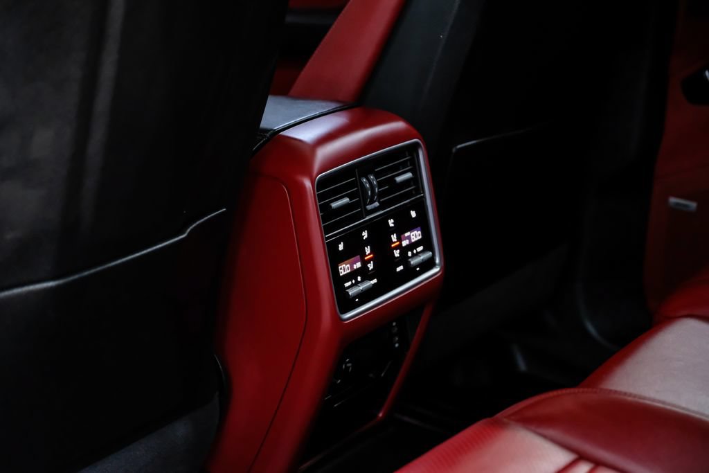 Used 2021 Porsche Cayenne GTS w/ Sport Chrono Package (8LH) AWD/4WD image 55