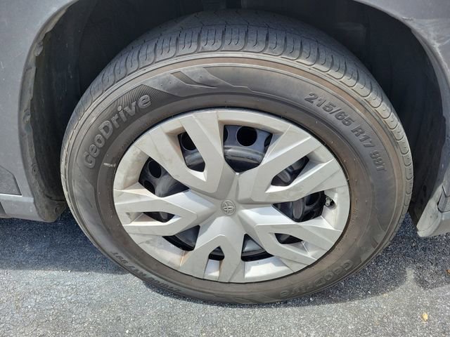 Used 2025 Toyota Corolla Cross L FWD image 4