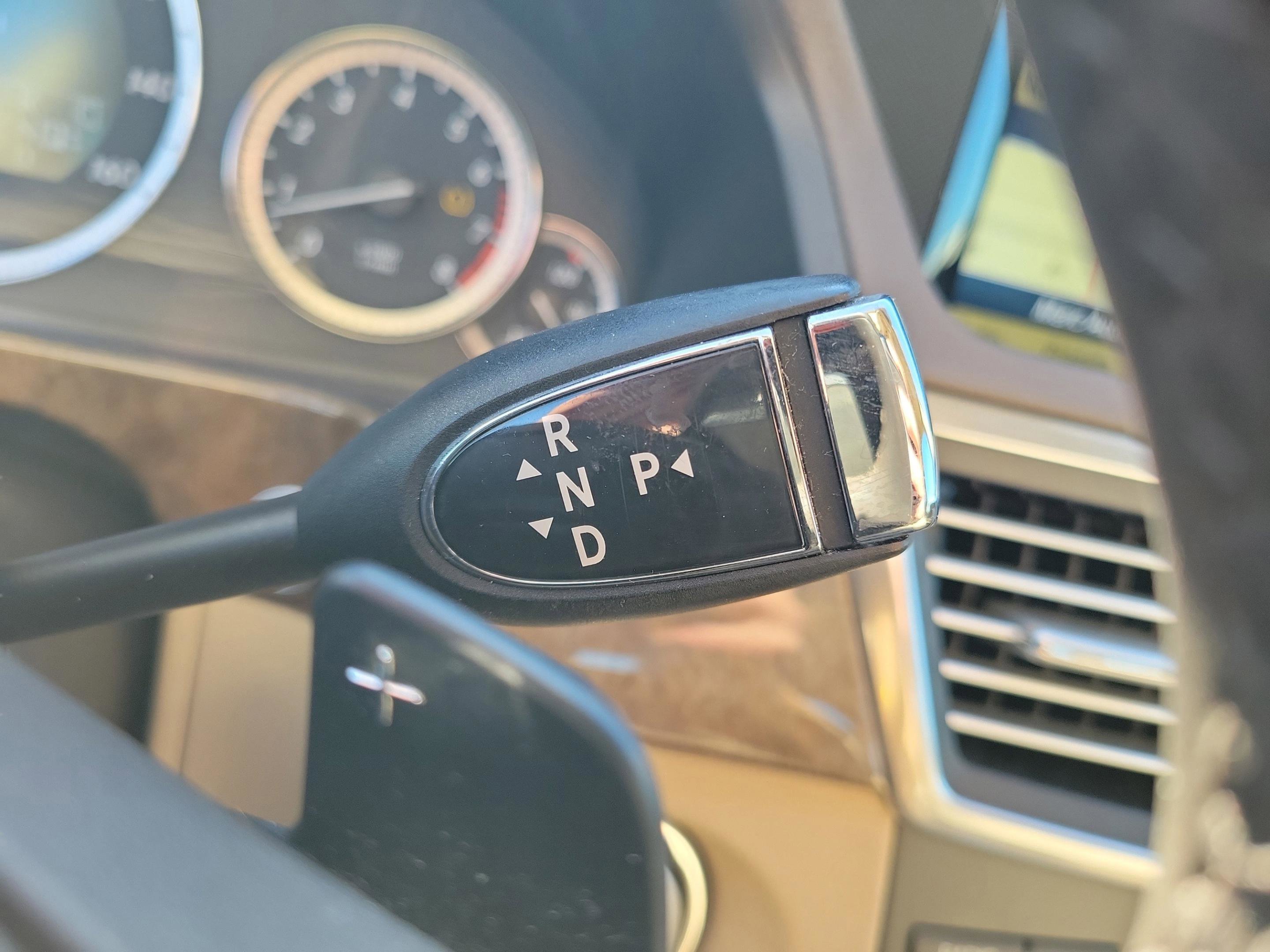 Used 2010 Mercedes-Benz E 350 4MATIC Sedan image 27