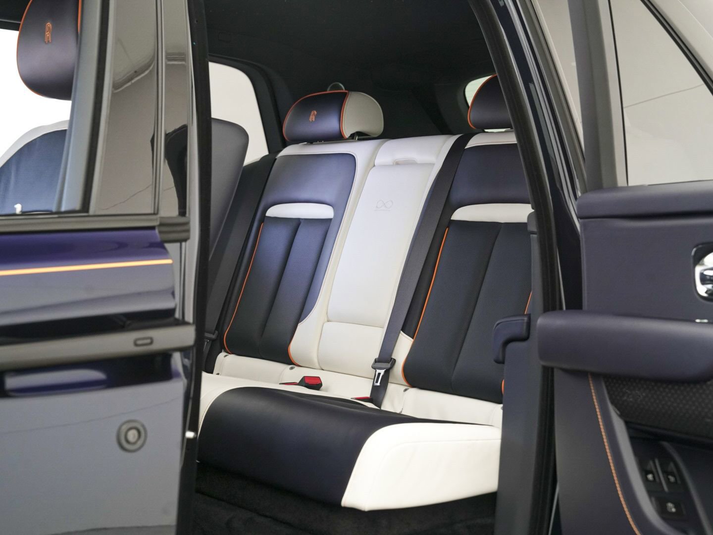 New 2026 Rolls-Royce Cullinan Black Badge image 37