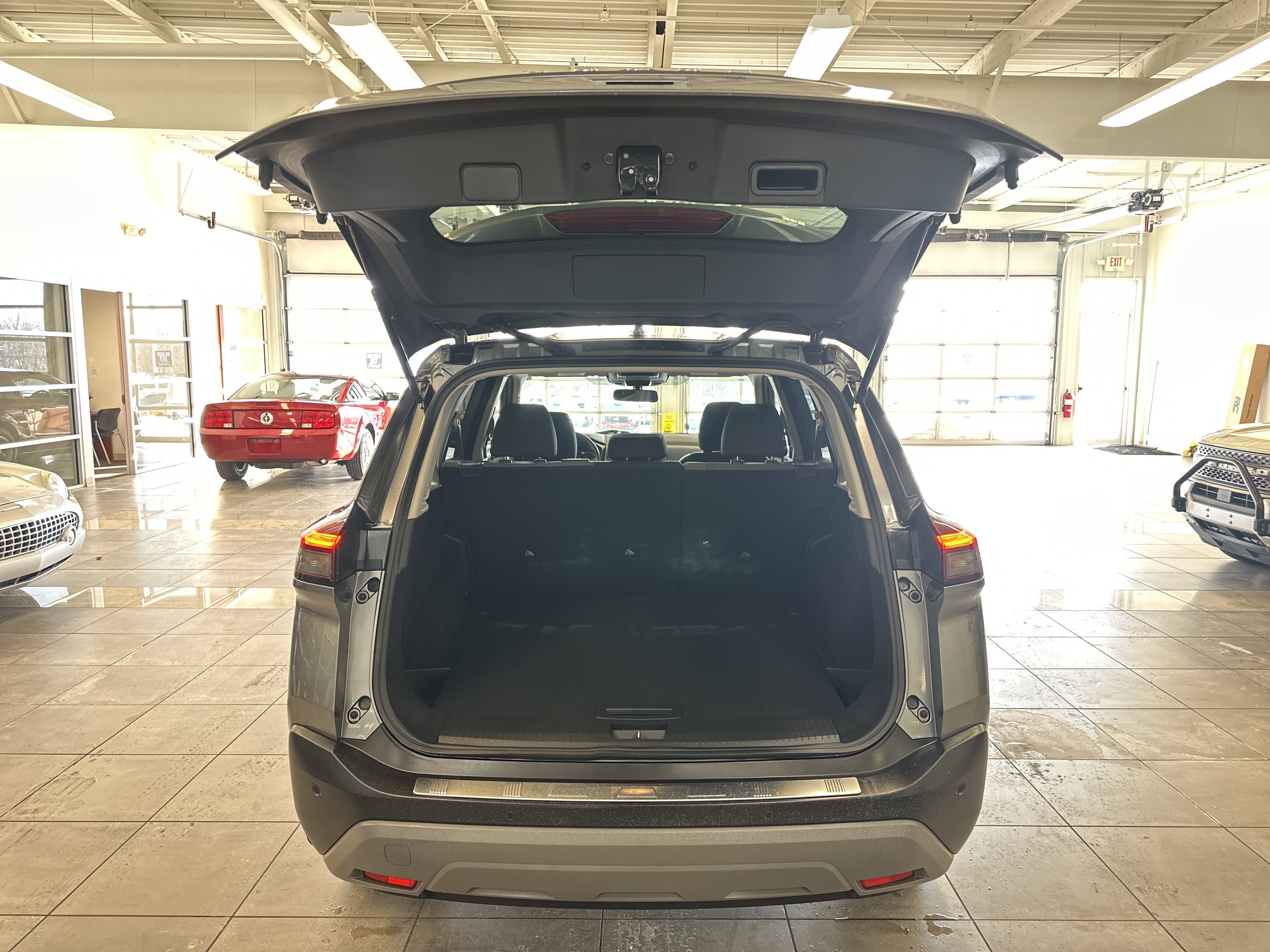 Used 2023 Nissan Rogue SV image 24