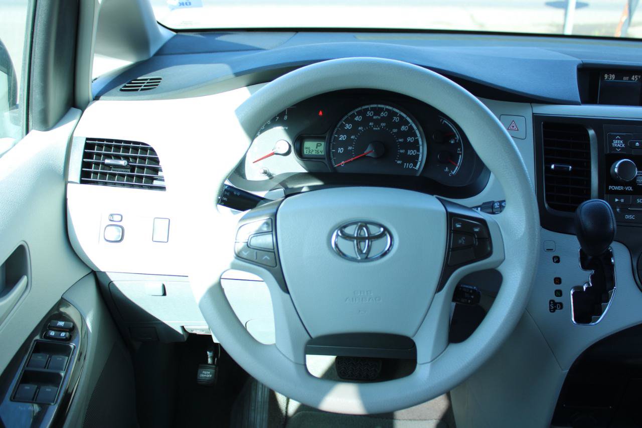 Used 2011 Toyota Sienna LE FWD image 8