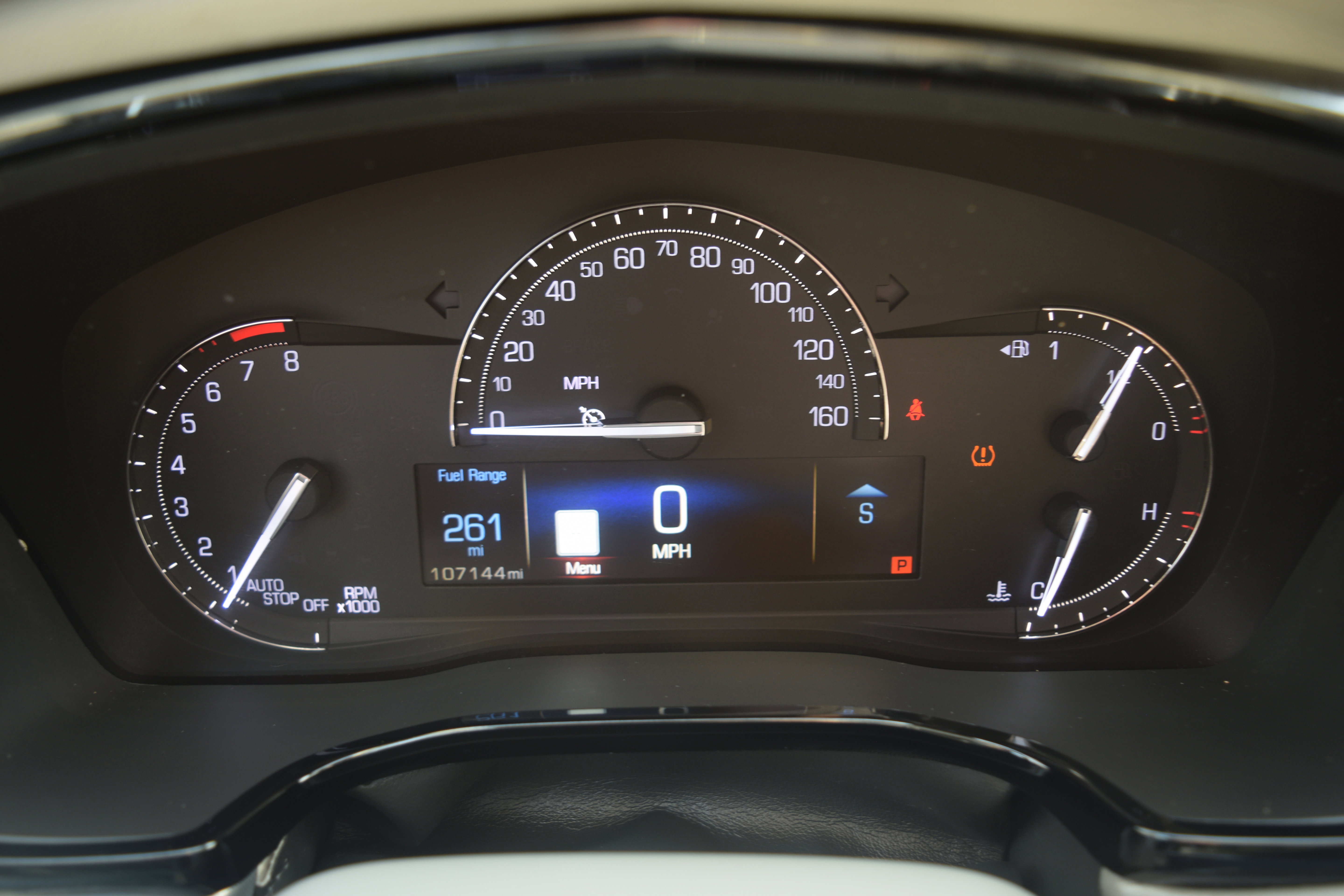 Used 2017 Cadillac XT5 Luxury w/ Driver Awareness Package FWD image 3