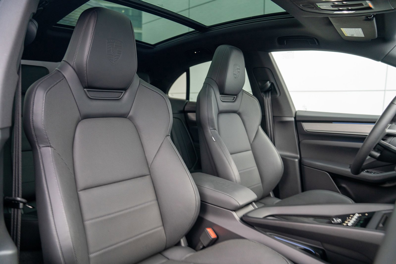 New 2025 Porsche Macan 4S Electric image 28