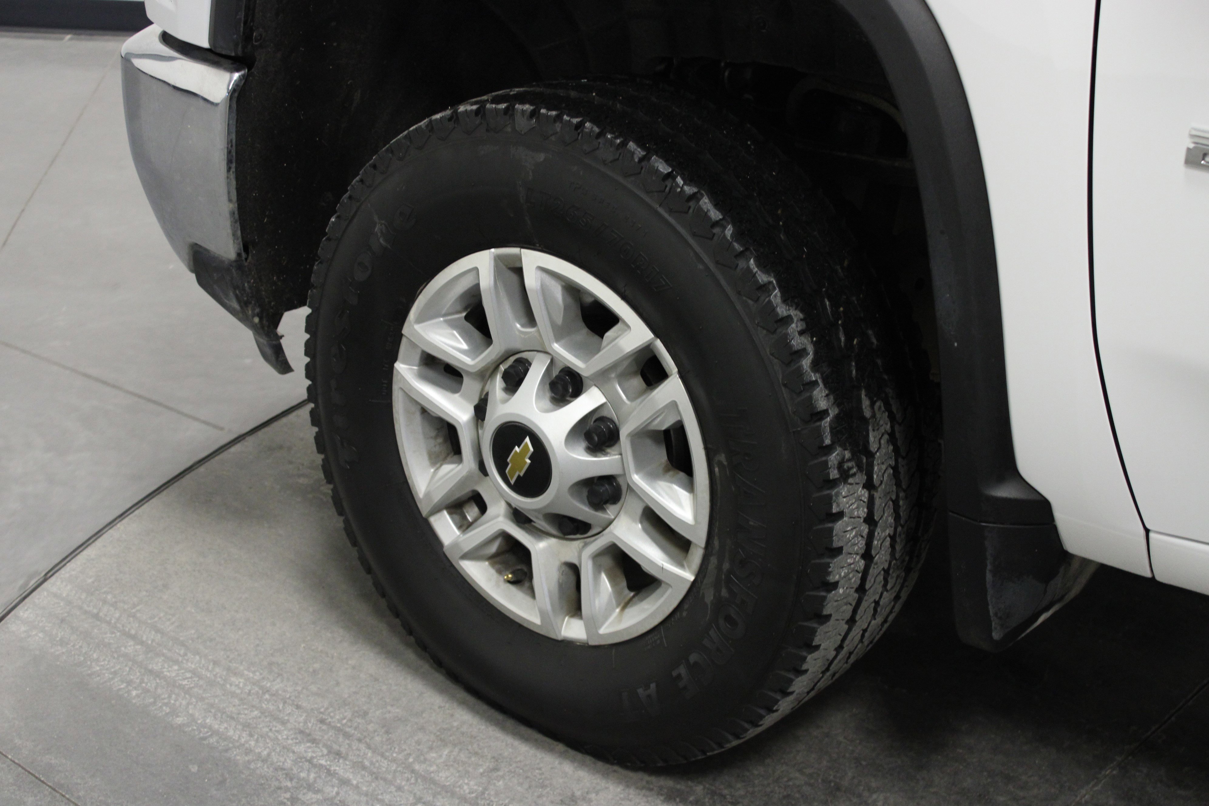 Used 2025 Chevrolet Silverado 2500 LT w/ Convenience Package image 10