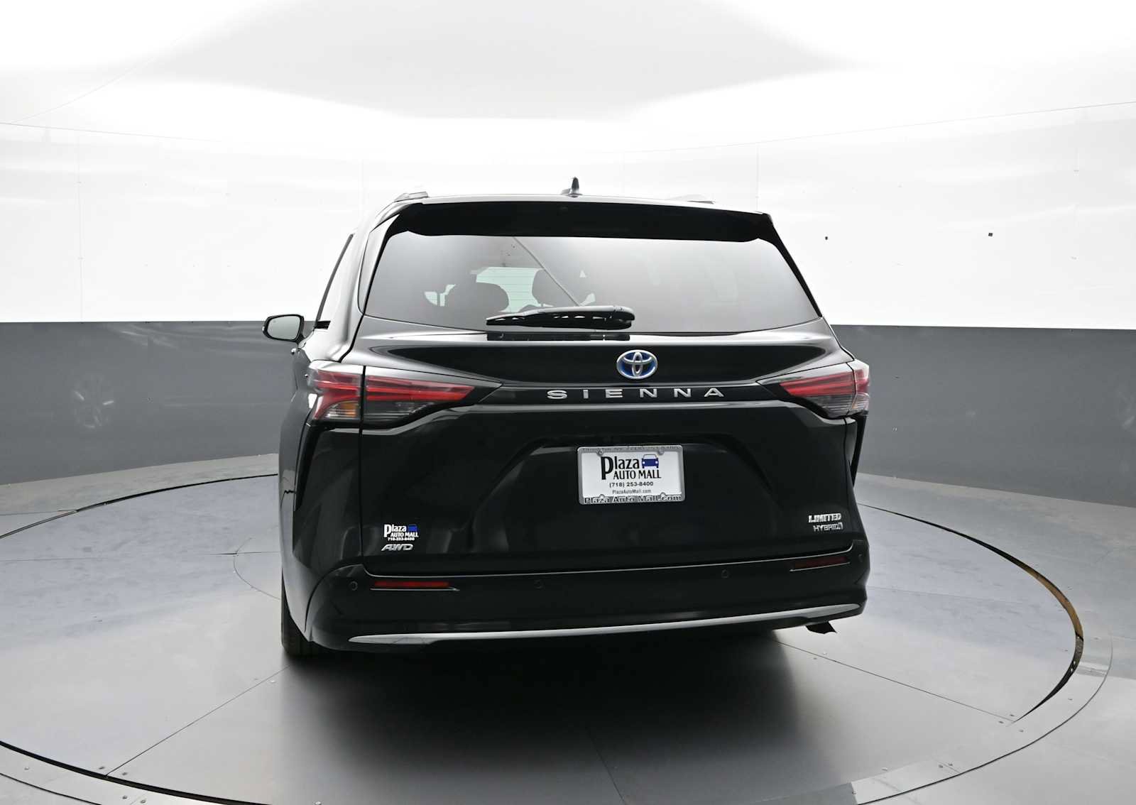 Used 2024 Toyota Sienna Limited AWD/4WD image 7