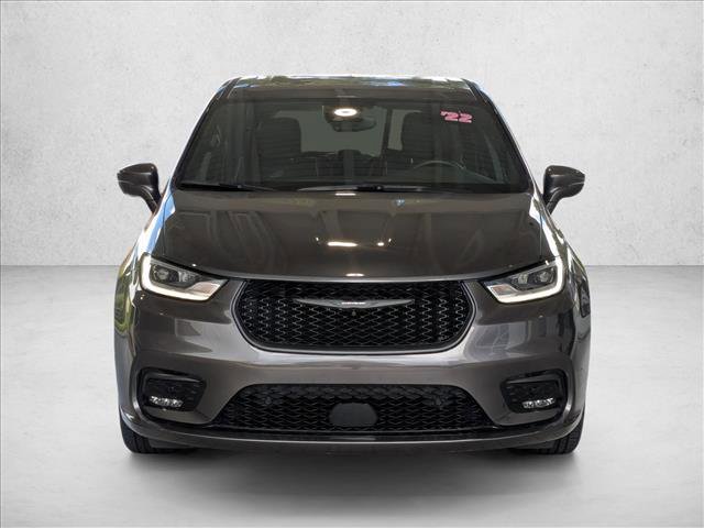 Used 2022 Chrysler Pacifica Limited w/ Uconnect Theater Family Group FWD image 2